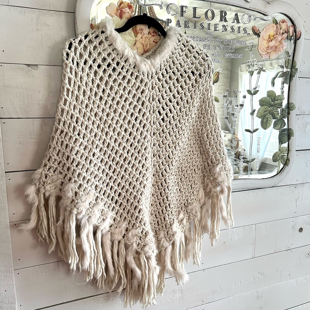 Kenneth Cole poncho/shawl with fur trim